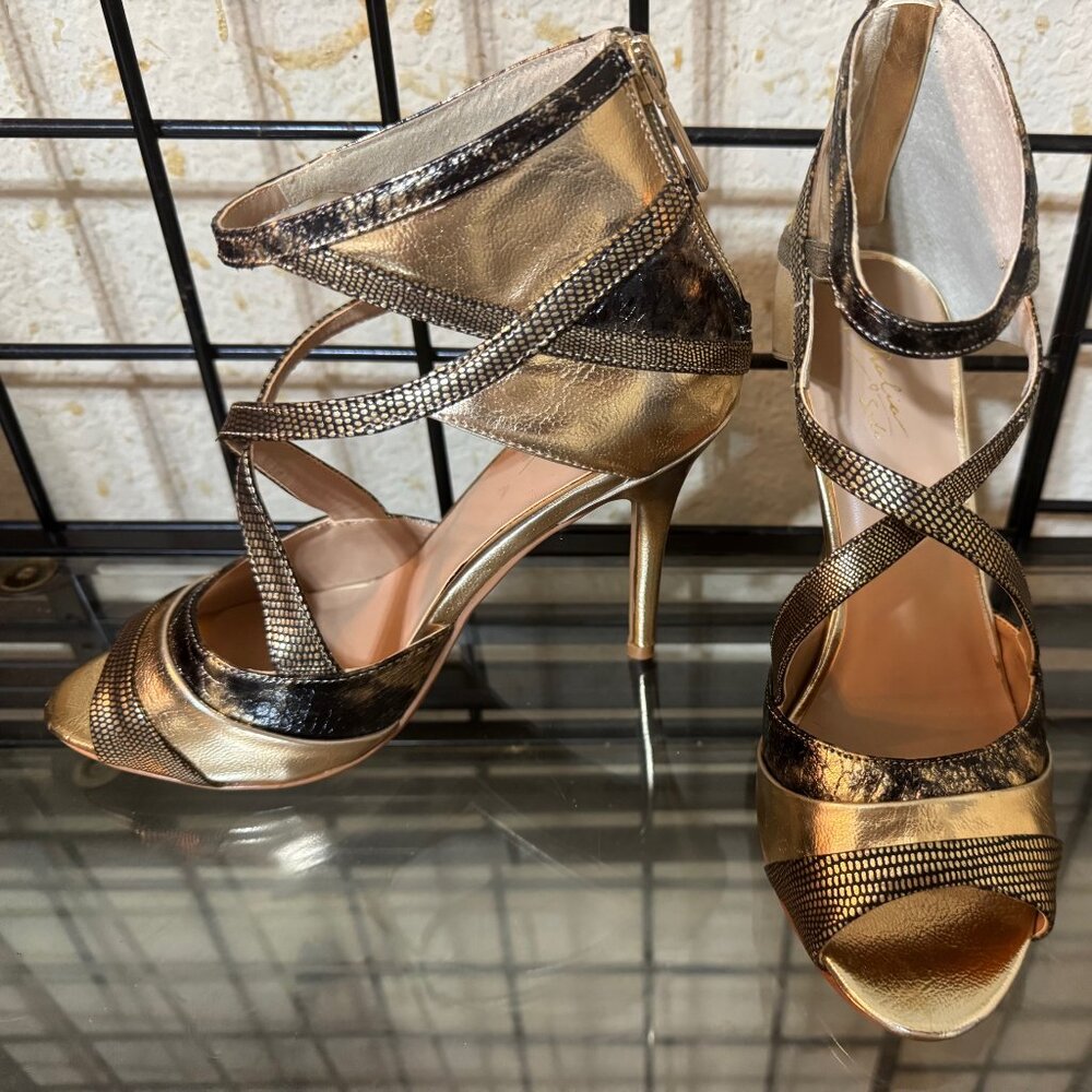 NEW NWOT Thalia & Soda Gold Metallic/Black Ankle strap Shoes 4 in heel Sz: 6.5M